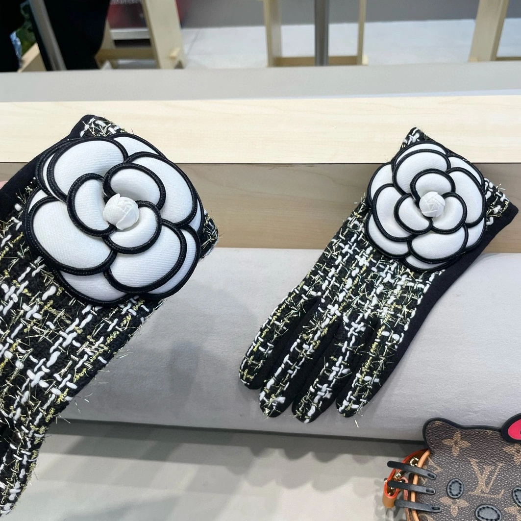 Refined 7702 Chanel Gloves For Women - Image 4