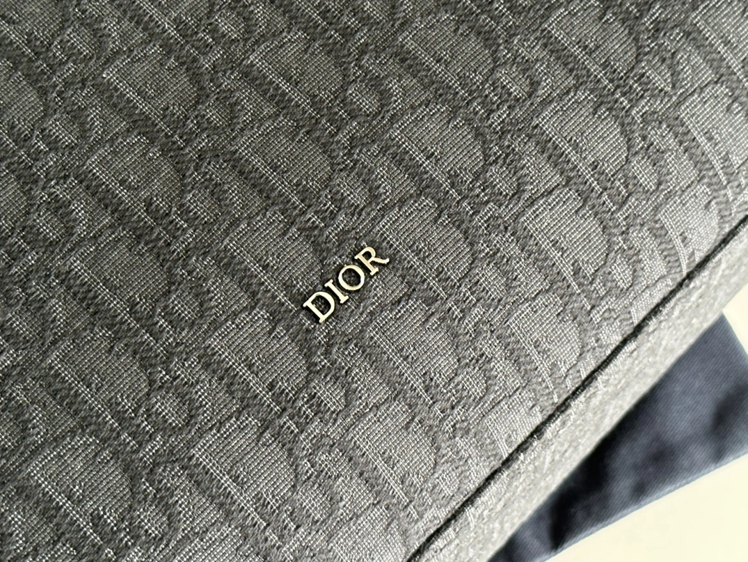 Refined 8189 Christian Dior AAA Man Handbags - Image 5