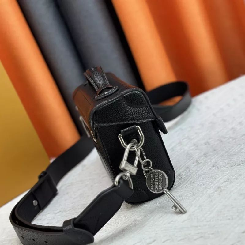 Refined 9460 Louis Vuitton AAA Quality Messenger Bags For Women - Image 3