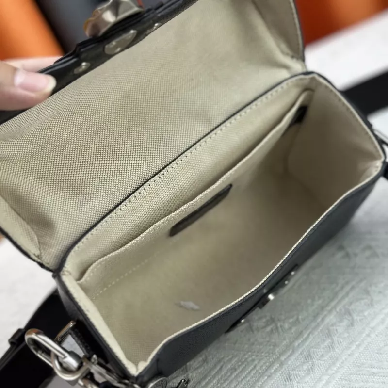 Refined 9460 Louis Vuitton AAA Quality Messenger Bags For Women - Image 8