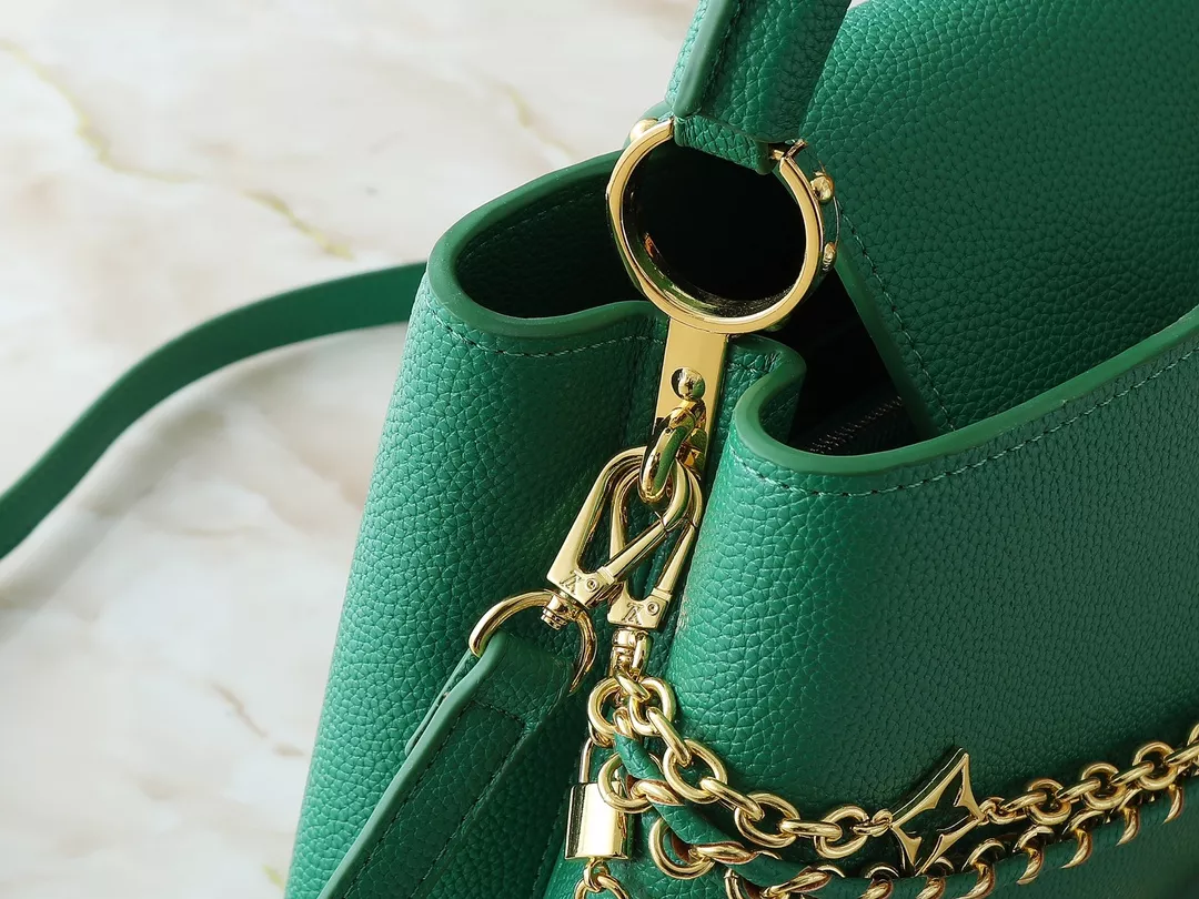 Reliable 2130 Louis Vuitton AAA Quality Messenger Bags For Women - Image 7