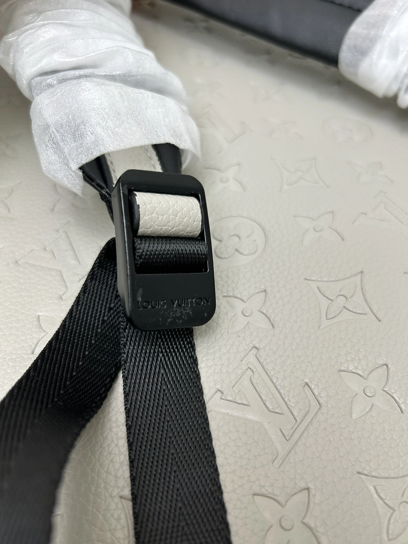 Resilient 2653 Louis Vuitton AAA Quality Backpacks For Unisex - Image 6