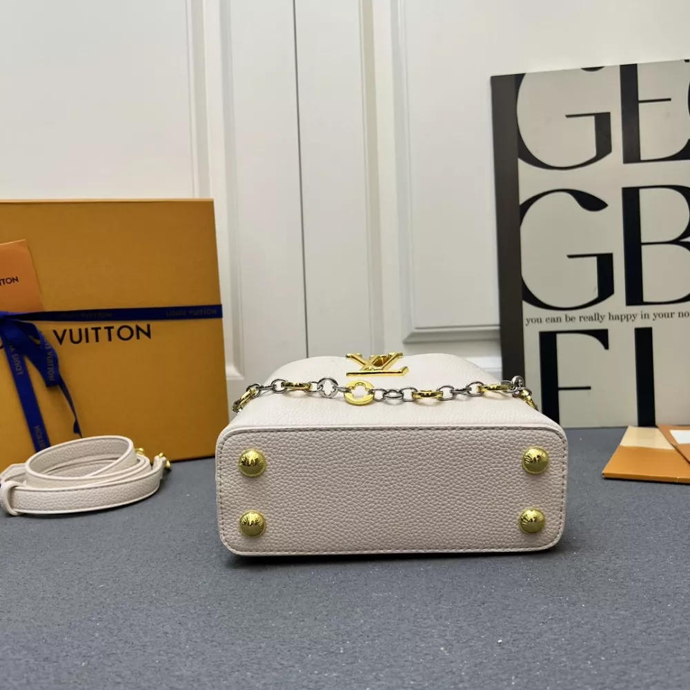 Resilient 3547 Louis Vuitton AAA Quality Handbags For Women - Image 7