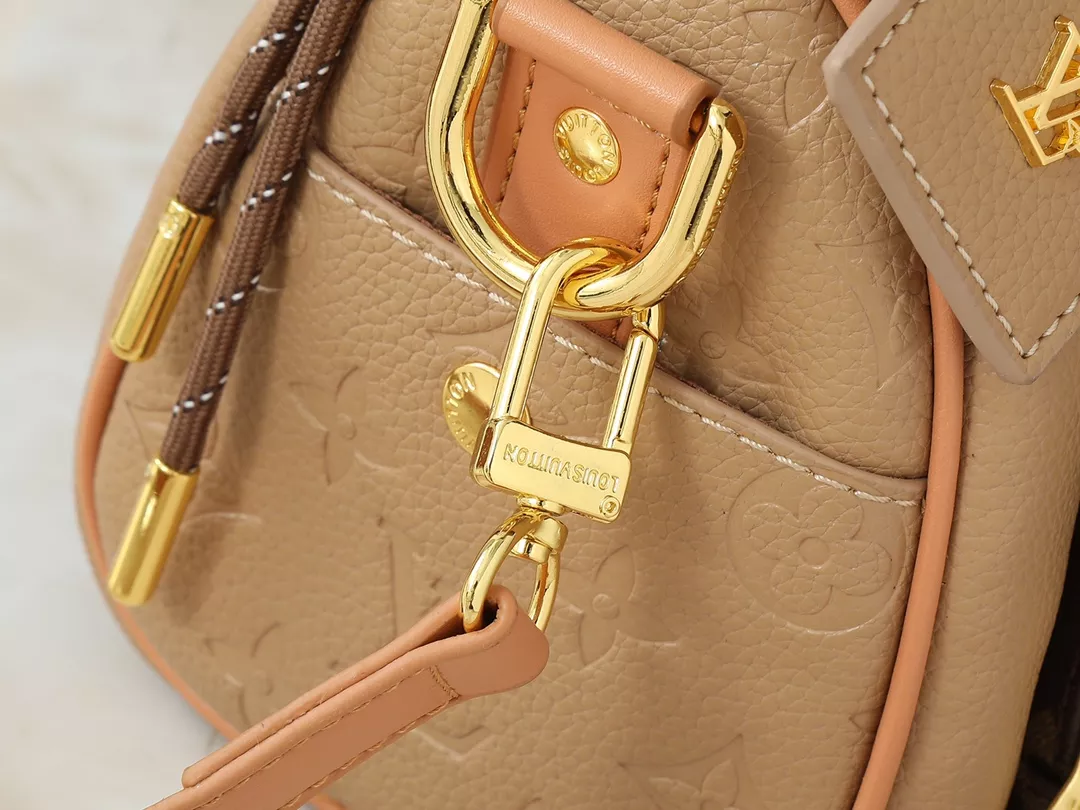 Resilient 5017 Louis Vuitton AAA Quality Handbags For Women - Image 6