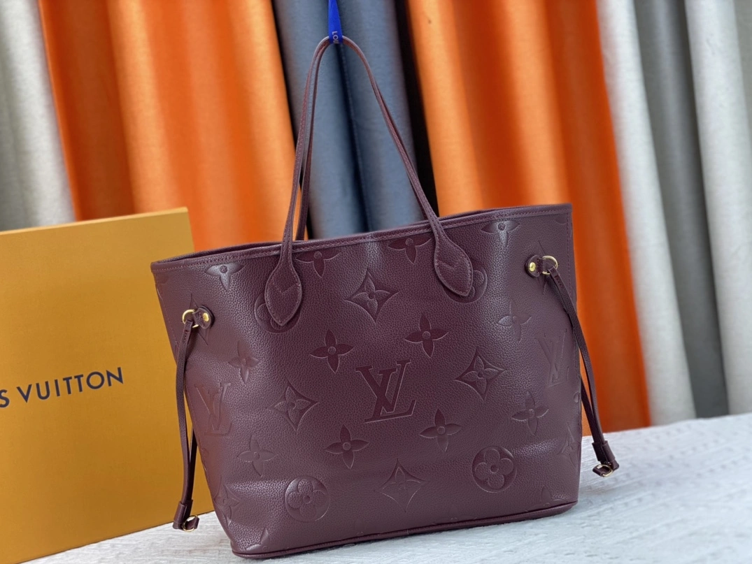 Sleek 1703 Louis Vuitton AAA Quality Shoulder Bags For Women - Image 5