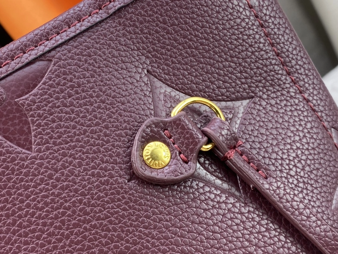 Sleek 1703 Louis Vuitton AAA Quality Shoulder Bags For Women - Image 7