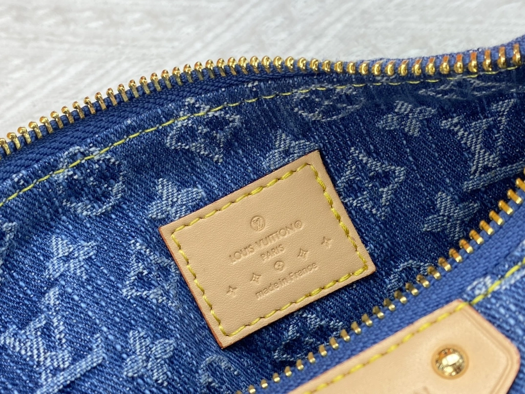 Sleek 4132 Louis Vuitton AAA Quality Shoulder Bags For Women - Image 7