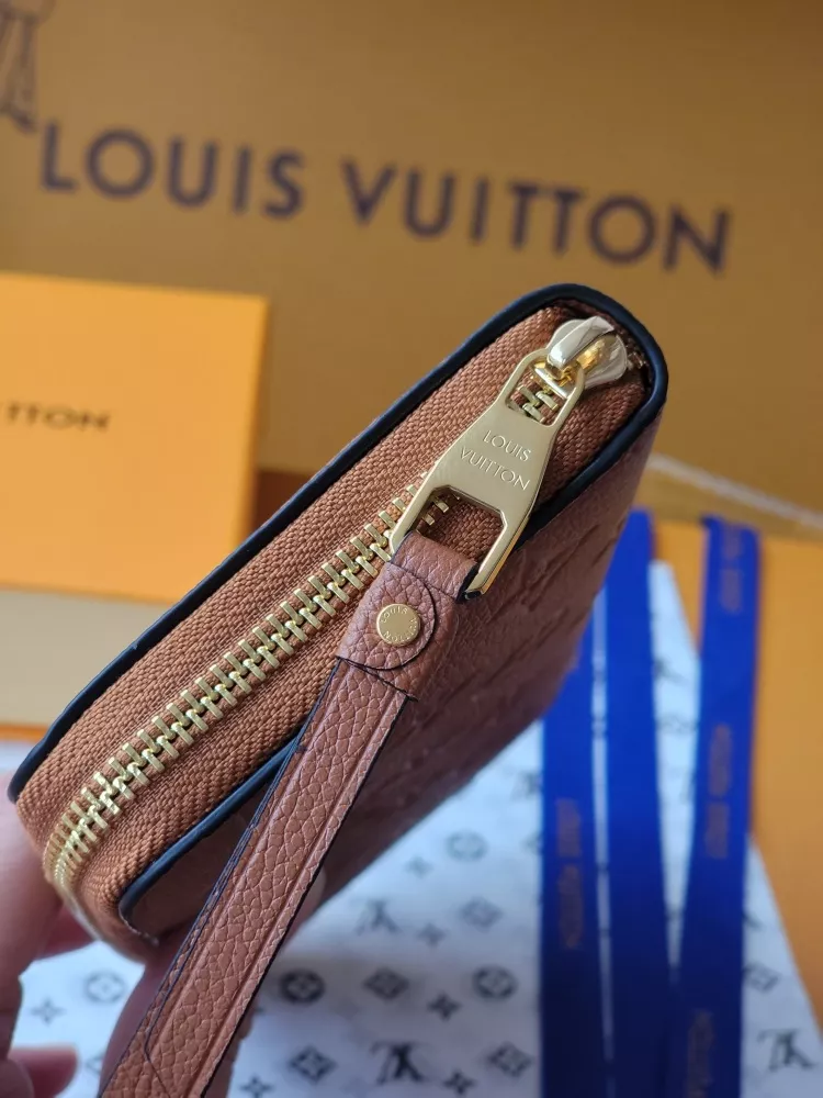 Sleek 9653 Louis Vuitton AAA Quality Card Case - Image 4