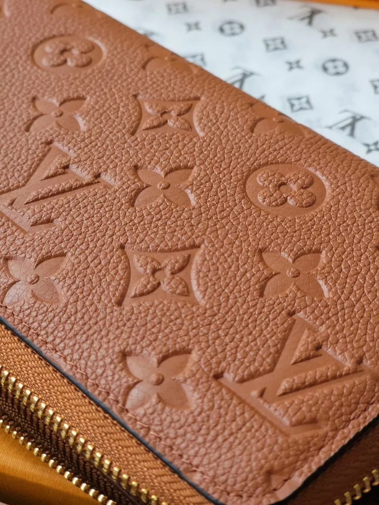 Sleek 9653 Louis Vuitton AAA Quality Card Case - Image 7