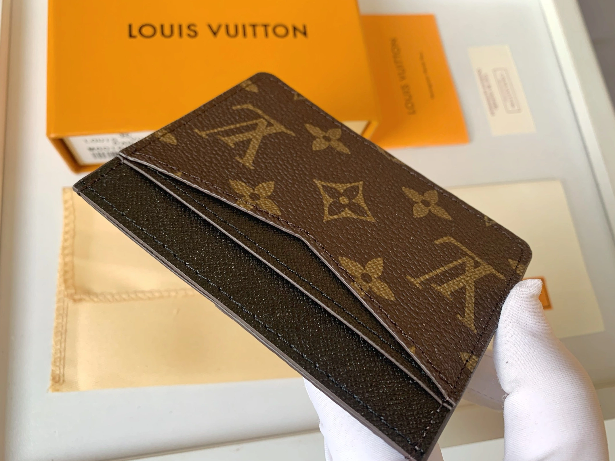 SmartChoice 4453 Louis Vuitton Card Case - Image 3