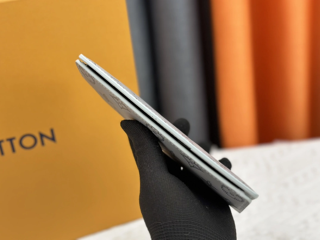 Soft 3268 Louis Vuitton LV Card Case - Image 4