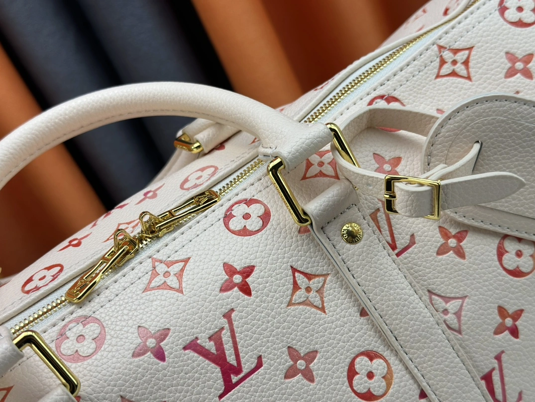 Soft 6275 Louis Vuitton Travel Bags - Image 6