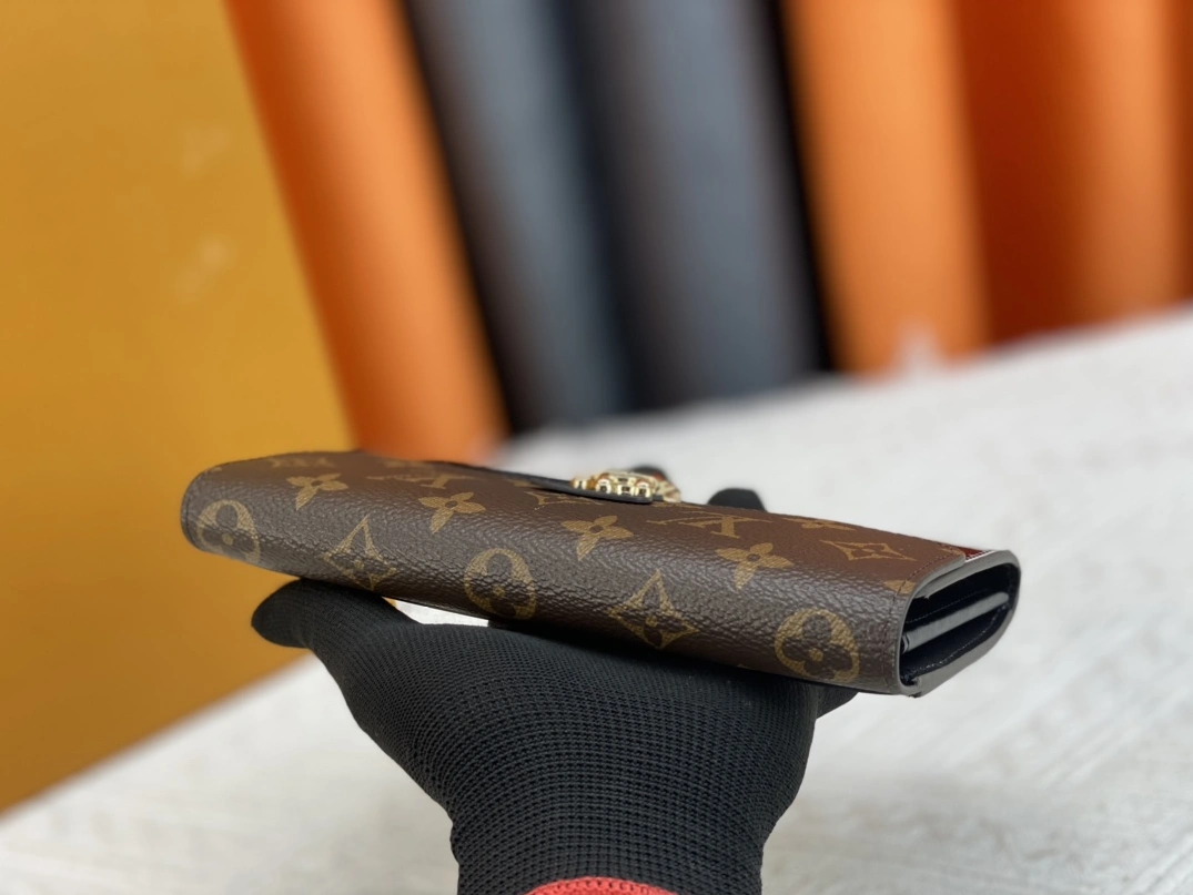 Soft 8336 Louis Vuitton AAA Quality Wallets For Women - Image 5