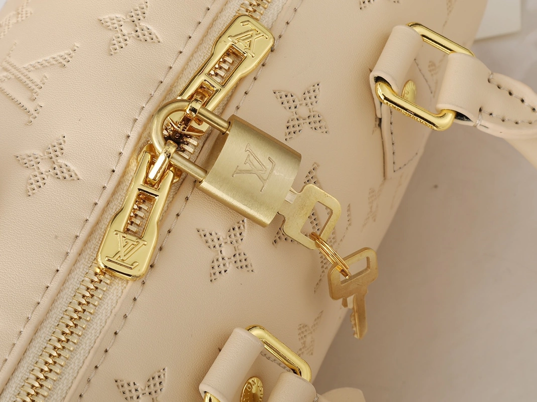 Soft 9804 Louis Vuitton AAA Quality Handbags For Women - Image 5