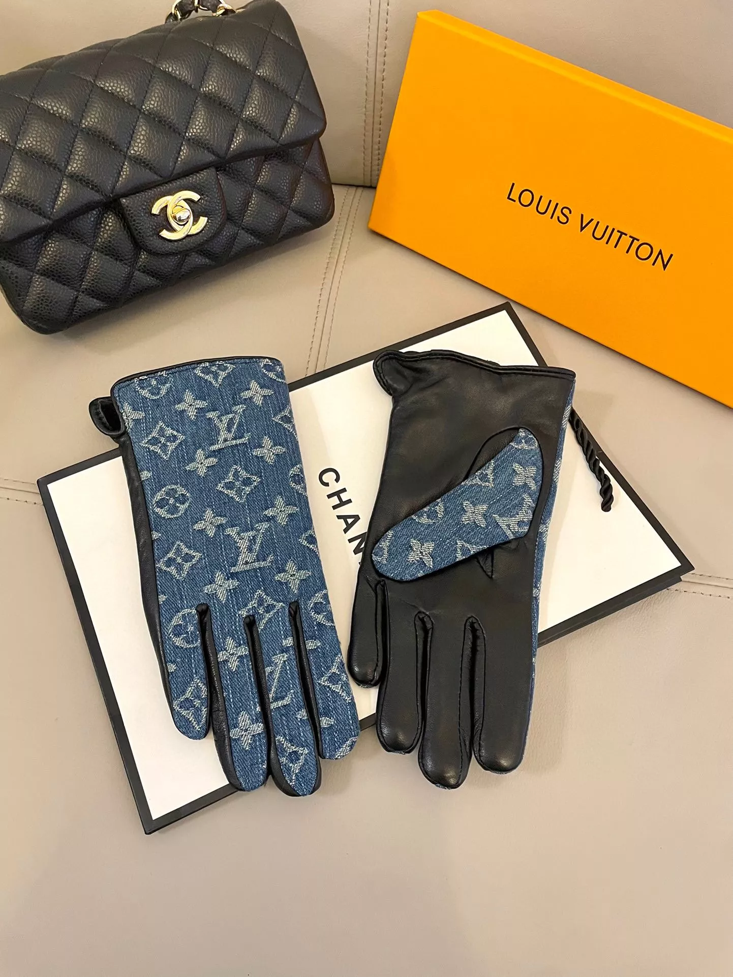Sophisticated 1771 Louis Vuitton LV Gloves
