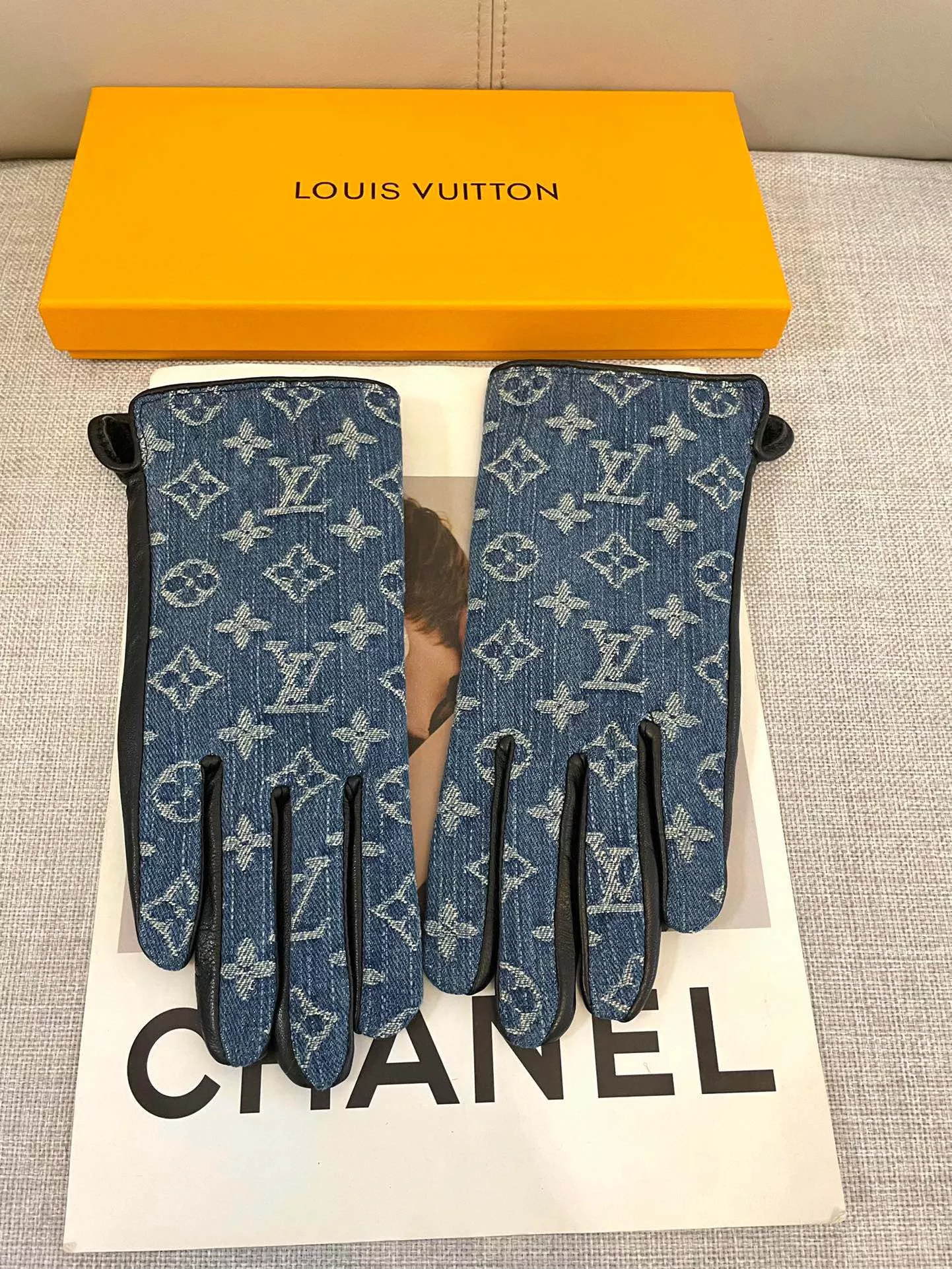 Sophisticated 1771 Louis Vuitton LV Gloves - Image 3