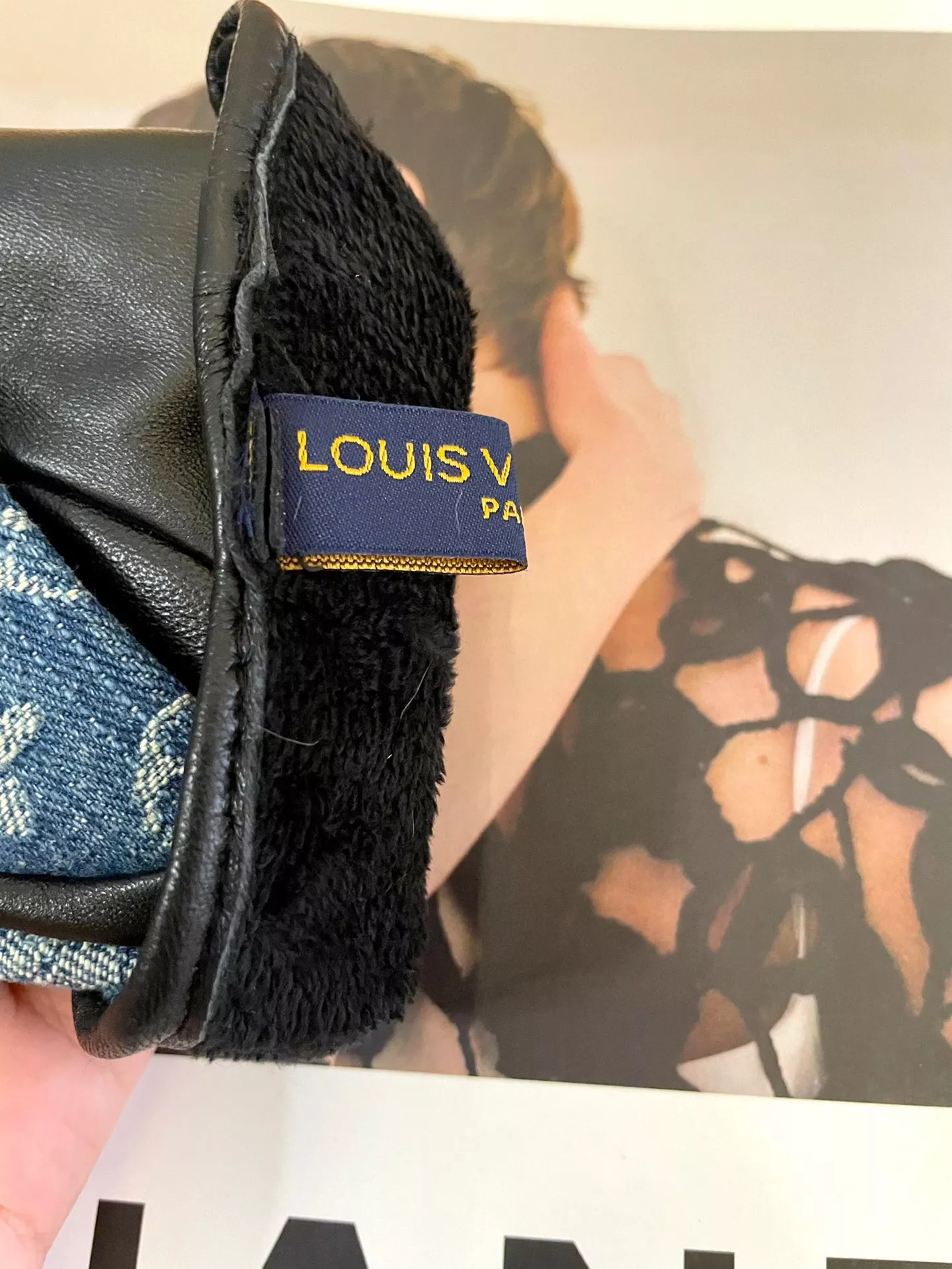 Sophisticated 1771 Louis Vuitton LV Gloves - Image 5