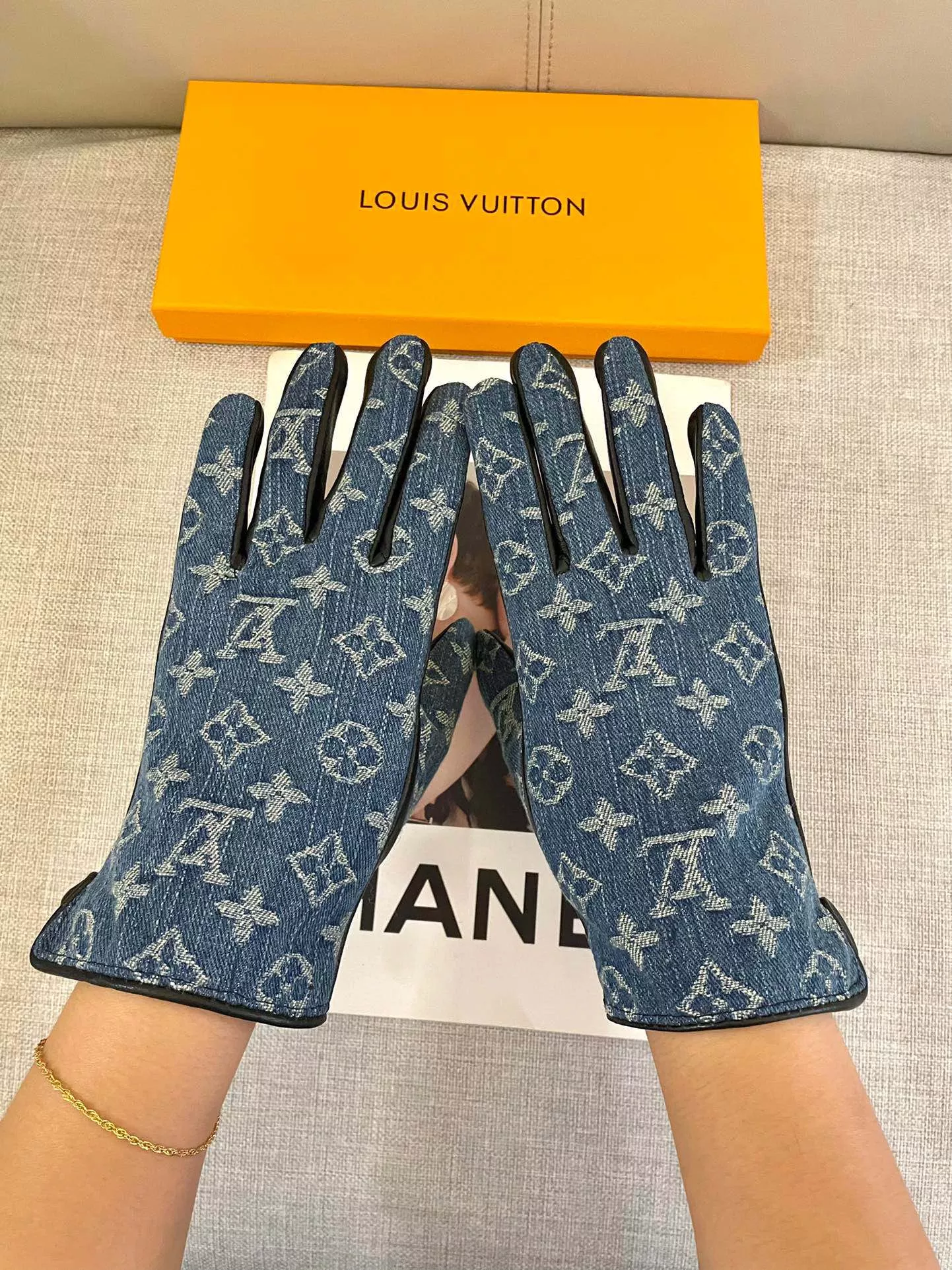 Sophisticated 1771 Louis Vuitton LV Gloves - Image 6
