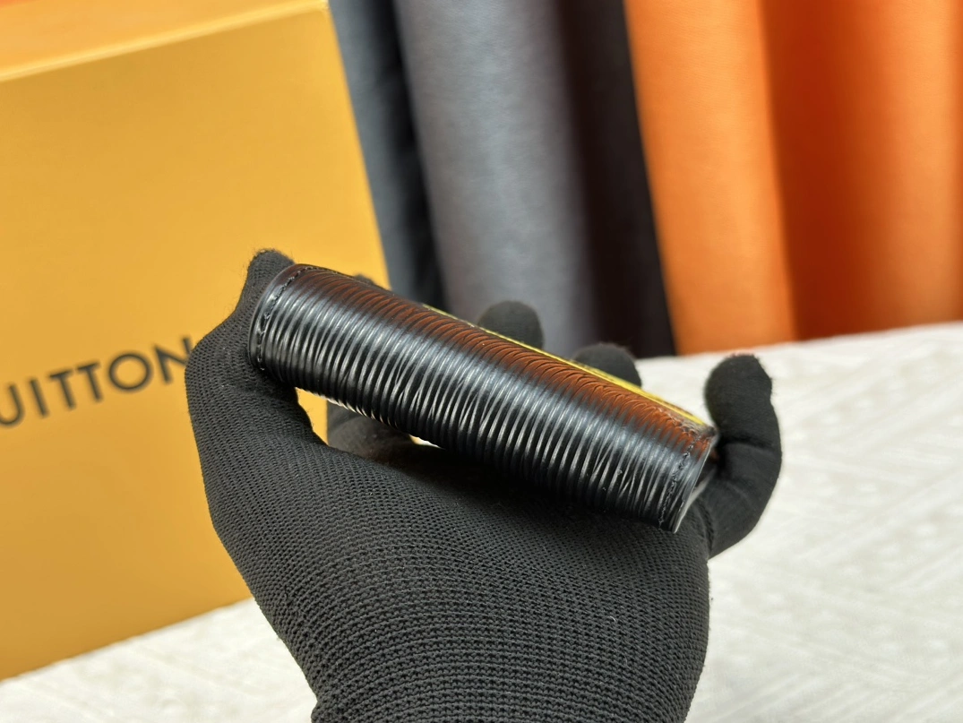 Sophisticated 208 Louis Vuitton LV Wallets For Unisex - Image 4