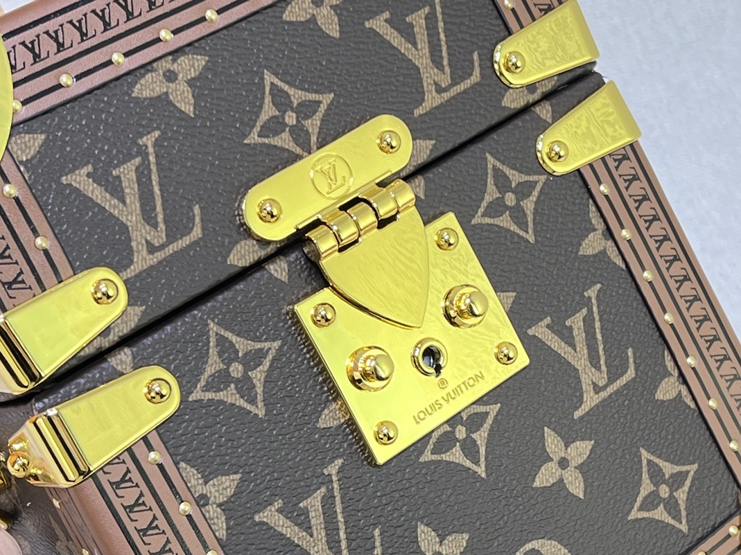 Sophisticated 5852 Louis Vuitton AAA Quality Messenger Bags For Women - Image 4