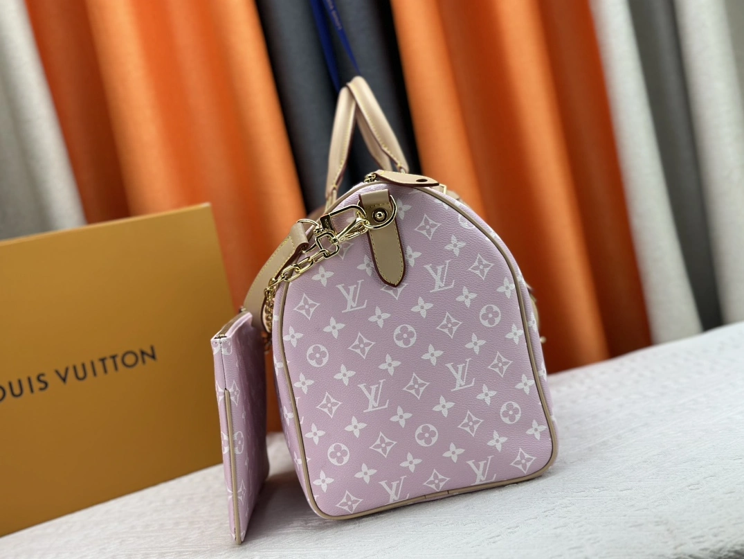 Sophisticated 7043 Louis Vuitton Travel Bags - Image 3