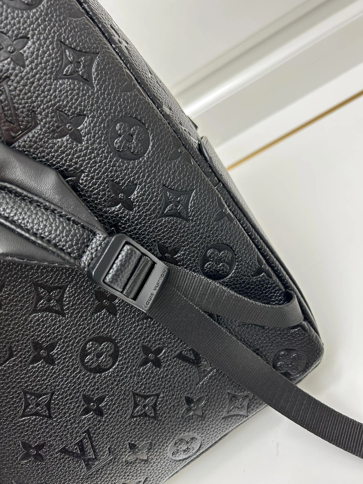 Sophisticated 7230 Louis Vuitton AAA Quality Backpacks For Unisex - Image 6