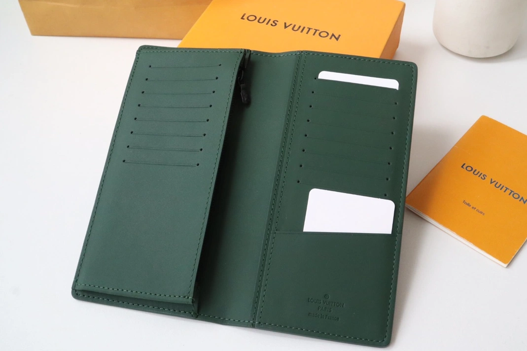 SportInspired 4327 Louis Vuitton AAA Quality Card Case - Image 4