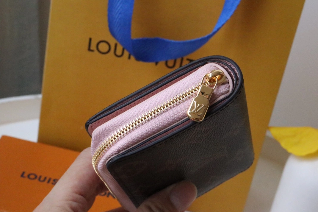 SportInspired 5977 Louis Vuitton AAA Quality Card Case - Image 5