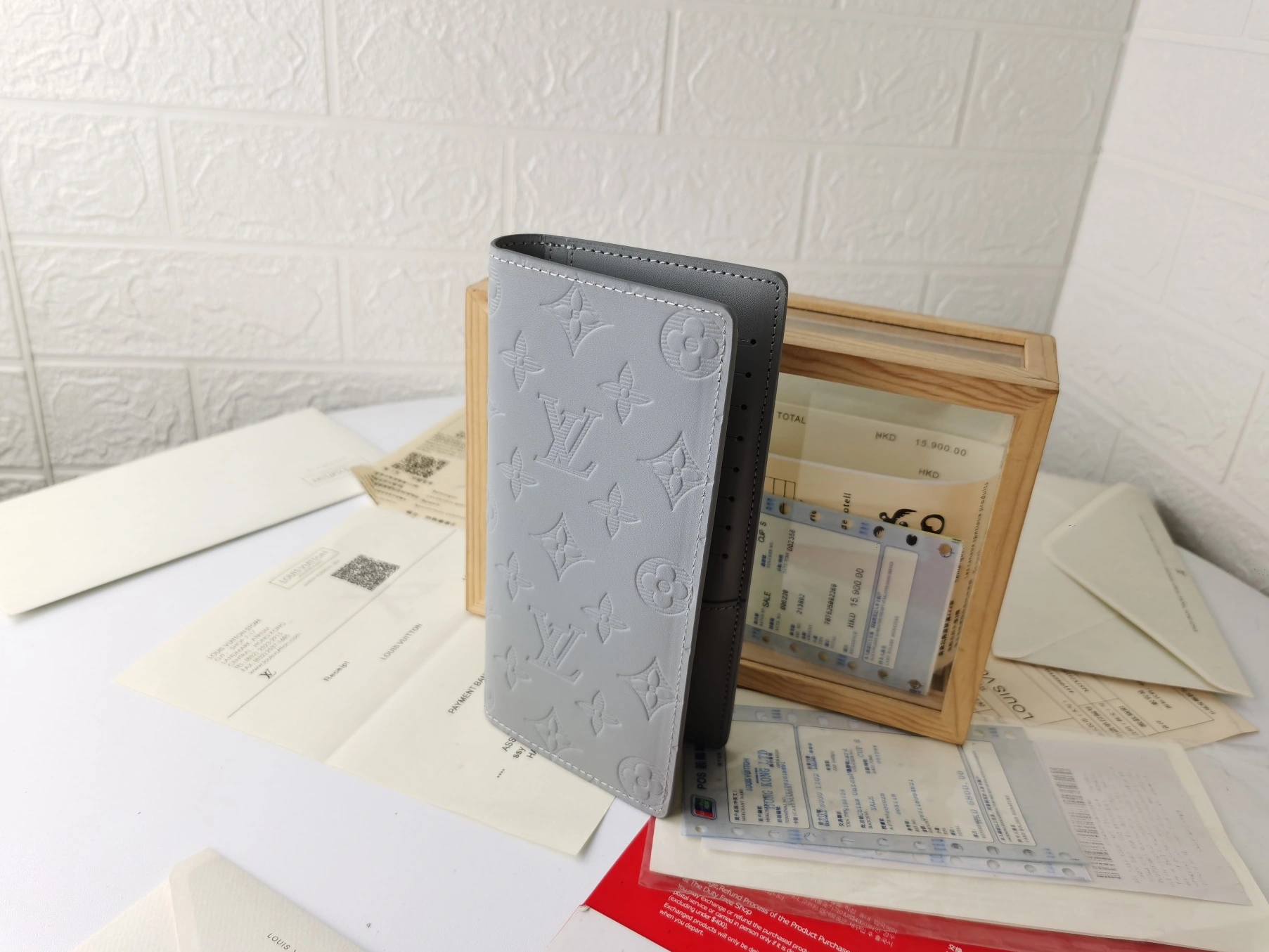 SportInspired 9445 Louis Vuitton LV Card Case For Unisex - Image 3