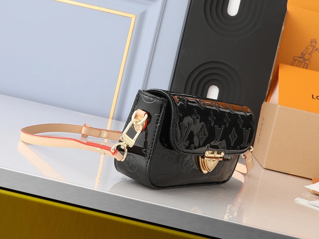 StreetReady 4157 Louis Vuitton AAA Quality Messenger Bags For Women - Image 4