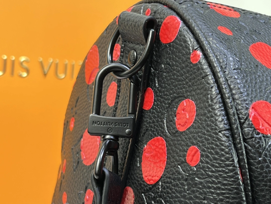 StreetReady 4666 Louis Vuitton Travel Bags - Image 4