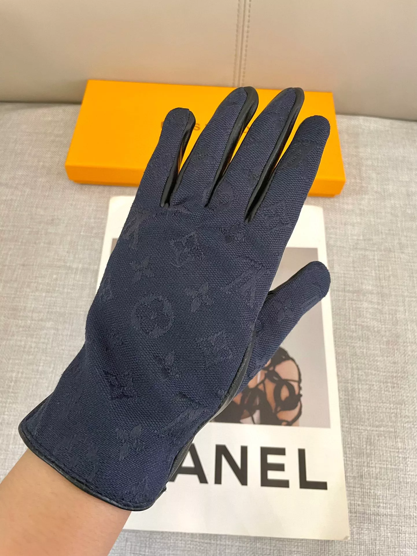 StreetReady 8095 Louis Vuitton LV Gloves - Image 5