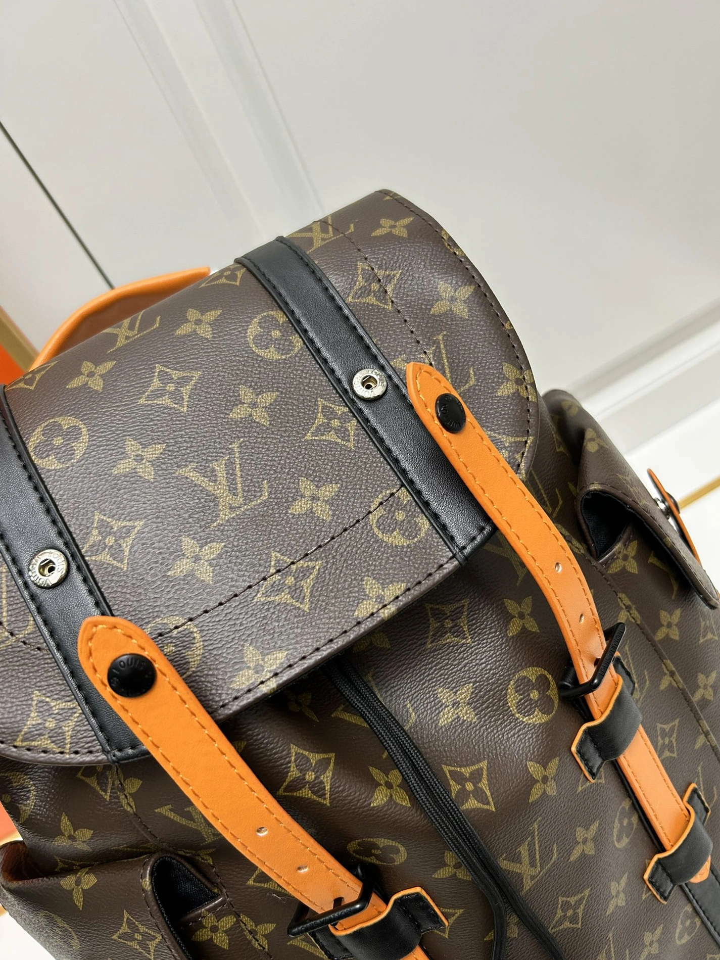 Stylish 2864 Louis Vuitton AAA Quality Backpacks For Unisex - Image 4
