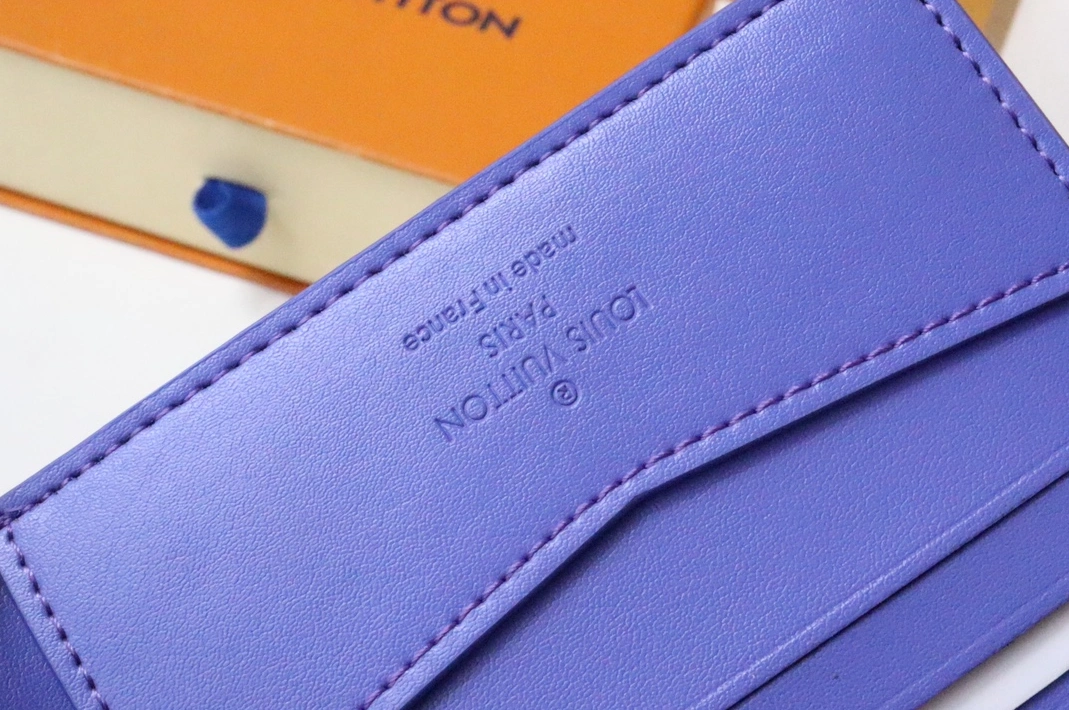 Stylish 7825 Louis Vuitton AAA Quality Wallets For Unisex - Image 5