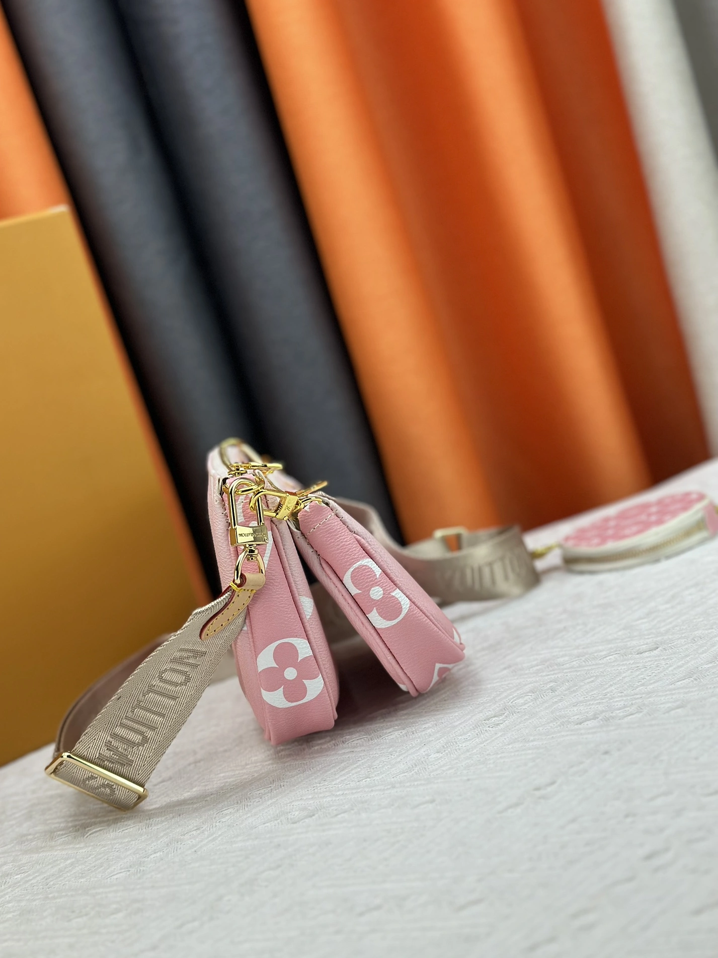 Timeless 8842 Louis Vuitton AAA Quality Messenger Bags For Women - Image 3