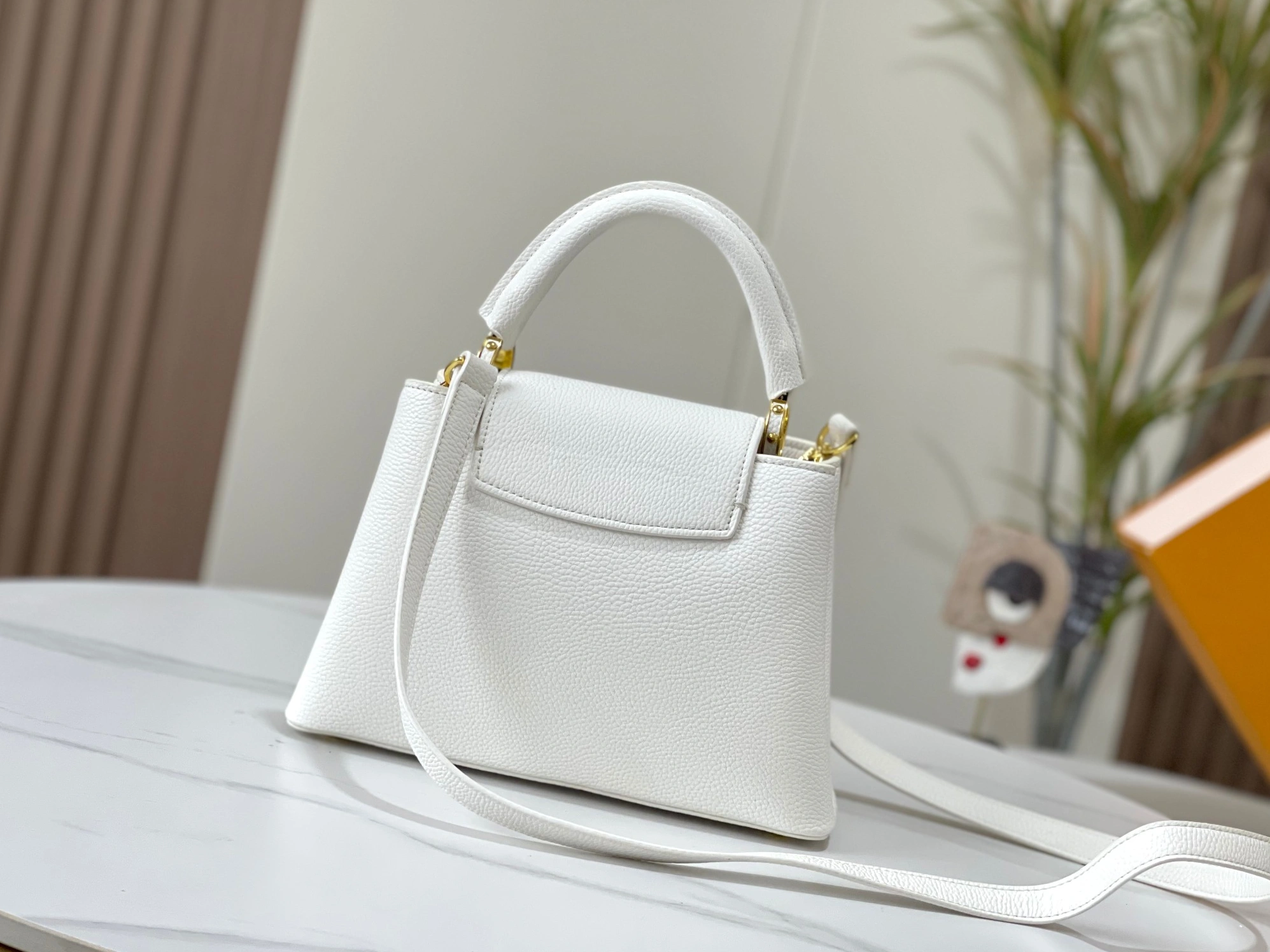 Timeless 9348 Louis Vuitton AAA Quality Messenger Bags For Women - Image 4