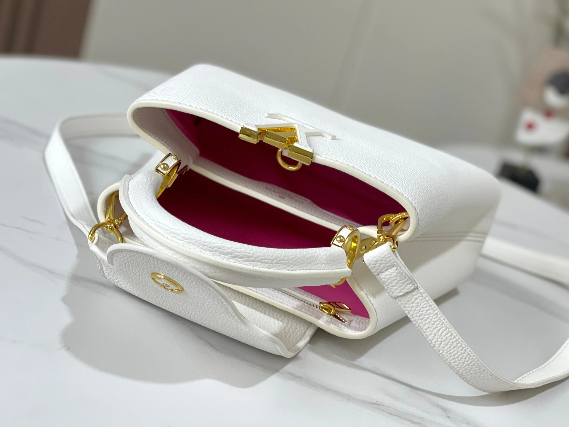 Timeless 9348 Louis Vuitton AAA Quality Messenger Bags For Women - Image 8