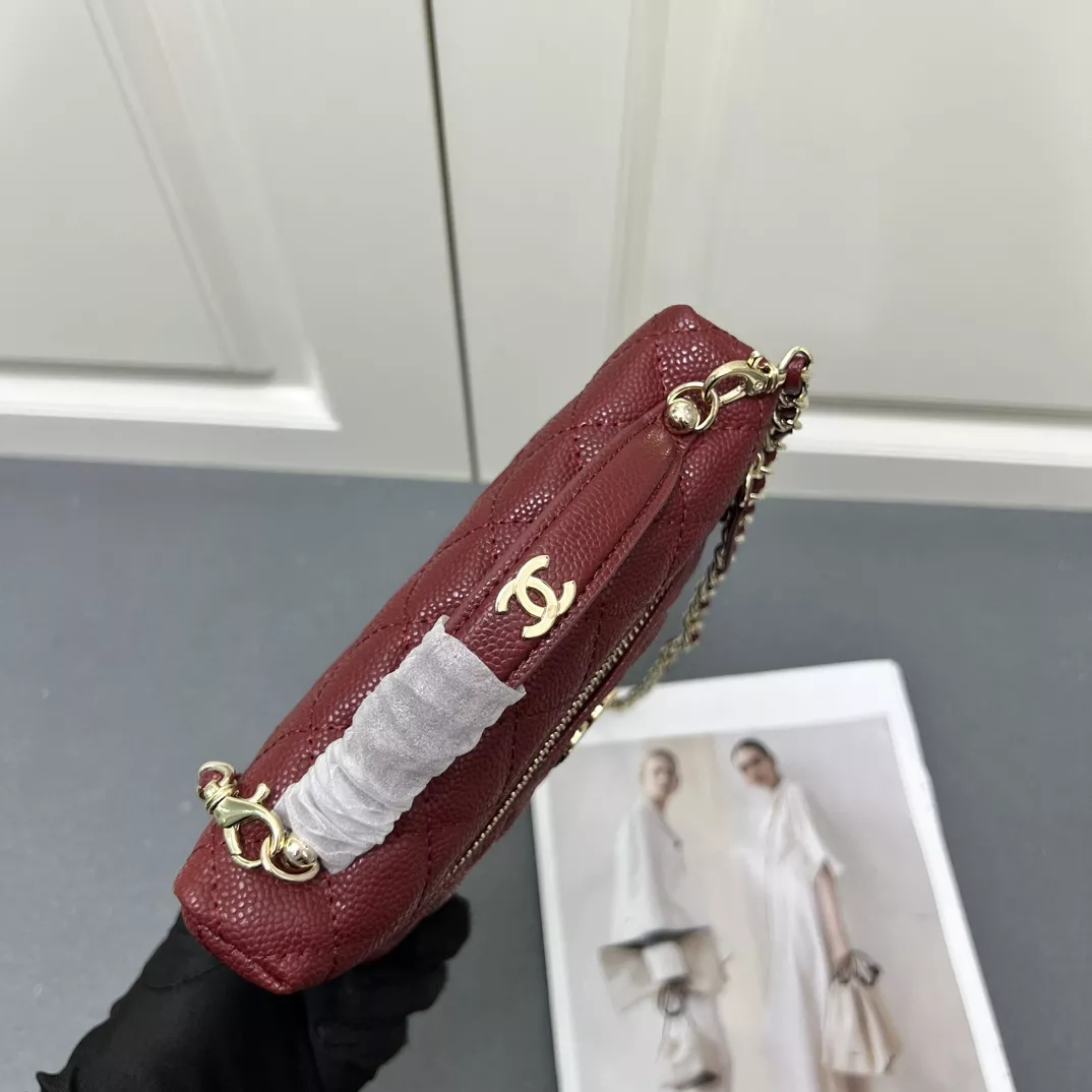 TopPick 1981 Chanel AAA Quality Messenger Bags For Women - Image 4