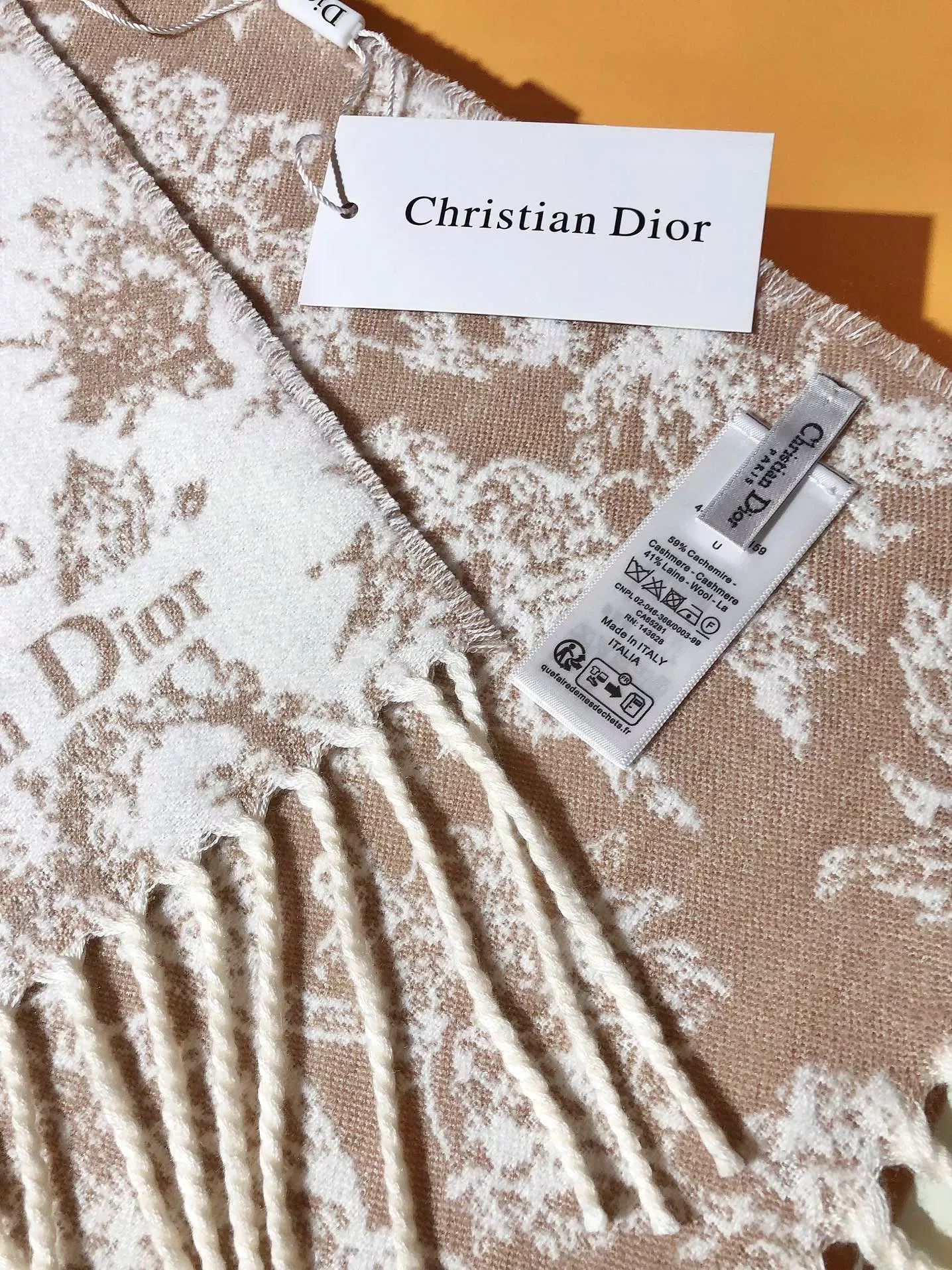Unique 5400 Christian Dior Scarf For Women - Image 4