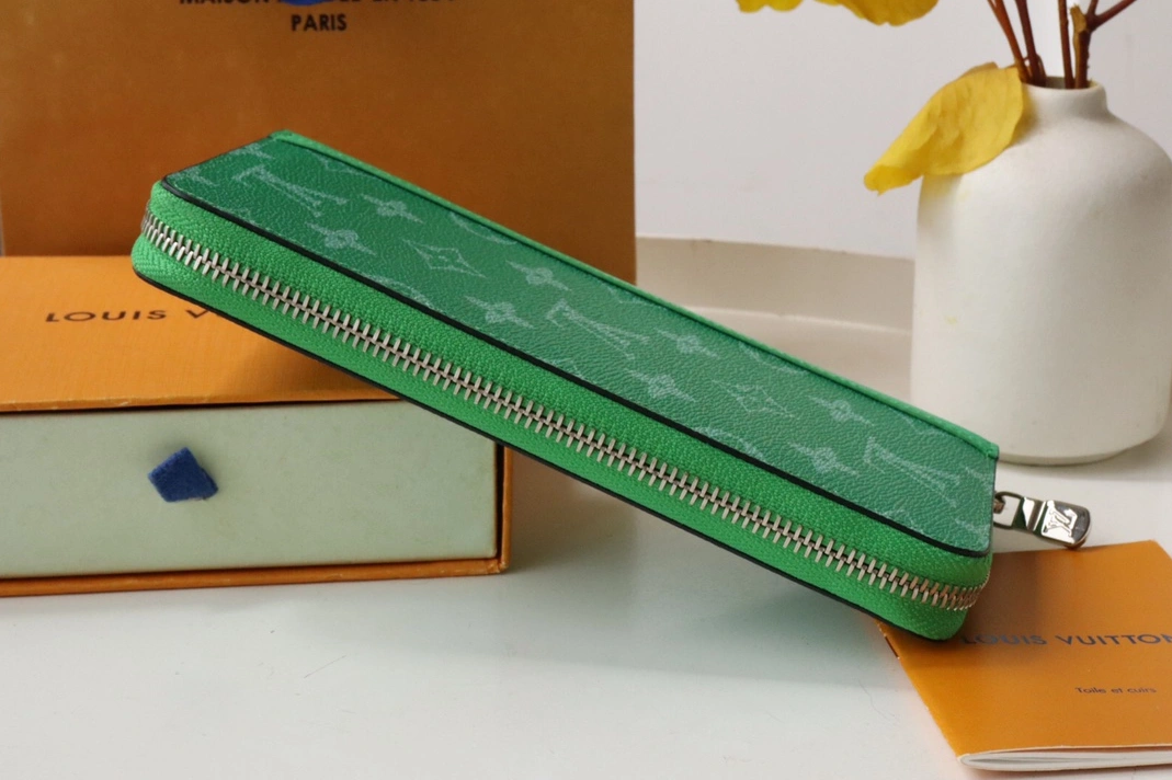 Unique 698 Louis Vuitton AAA Quality Card Case - Image 3
