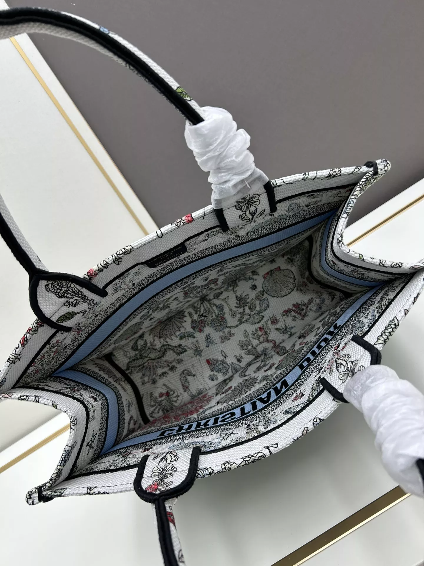 UrbanStyle 3524 Christian Dior AAA Quality Tote-Handbags For Women - Image 7