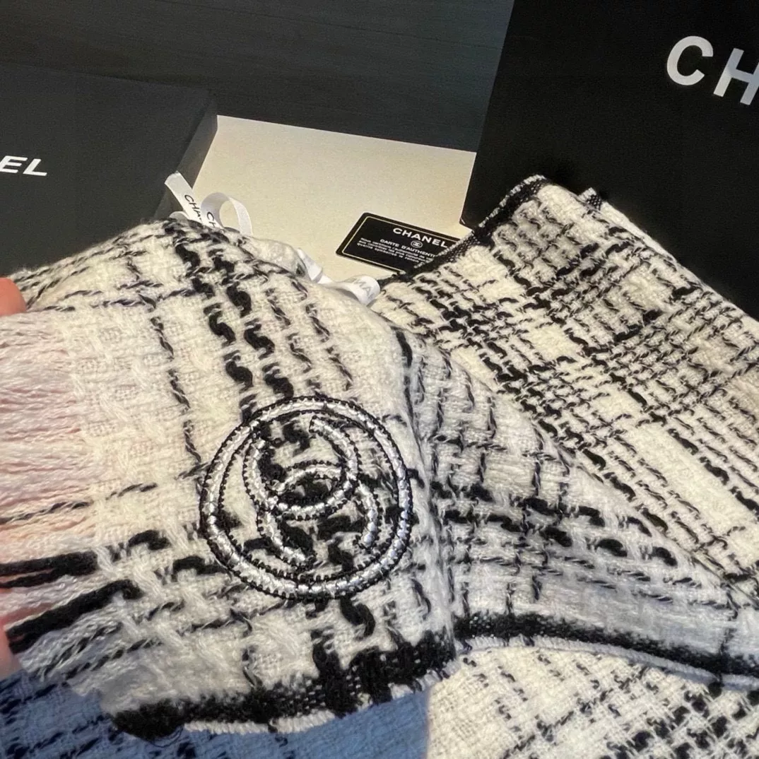UrbanStyle 4802 Chanel Scarves For Women - Image 3