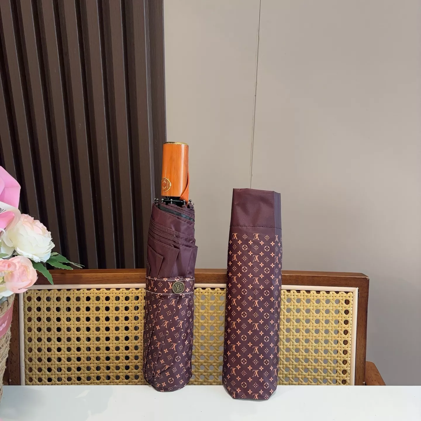 Versatile 1600 Louis Vuitton Umbrellas - Image 3