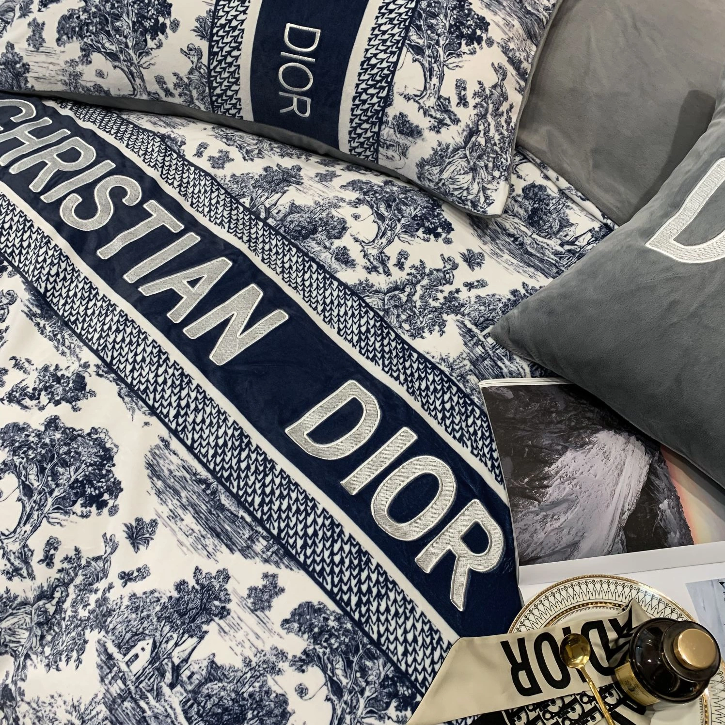 Versatile 3439 Christian Dior Bedding - Image 7