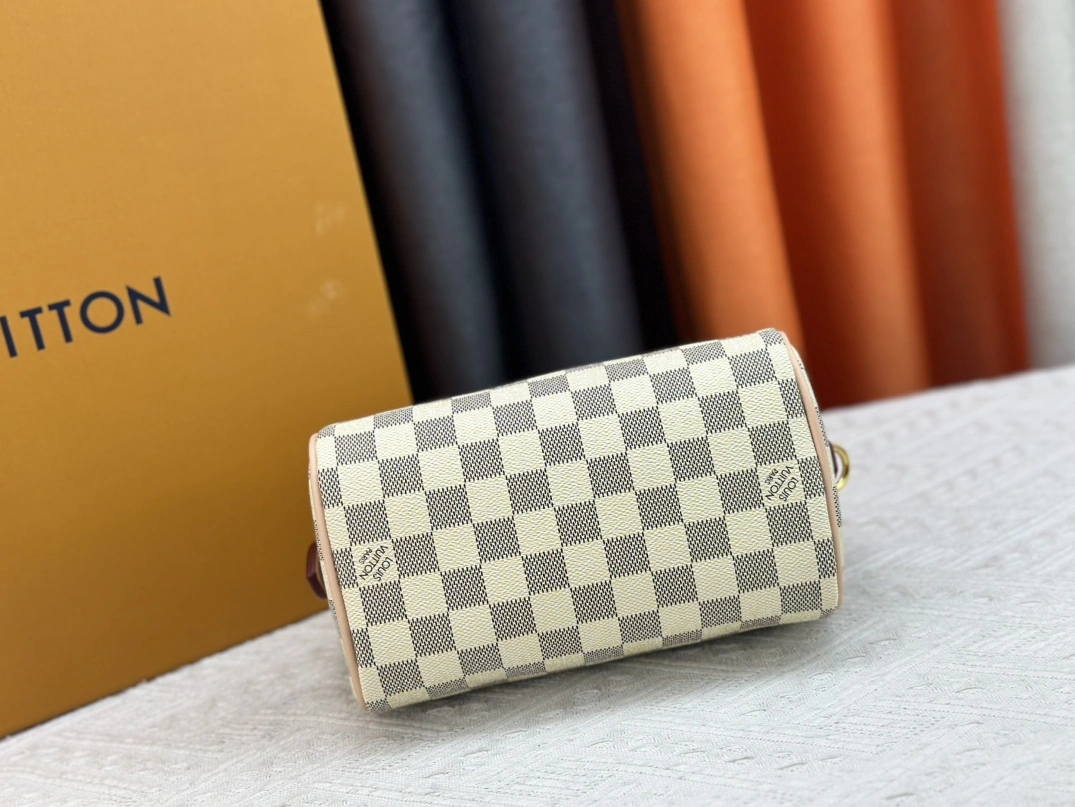 Versatile 8142 Louis Vuitton AAA Quality Handbags For Women - Image 3