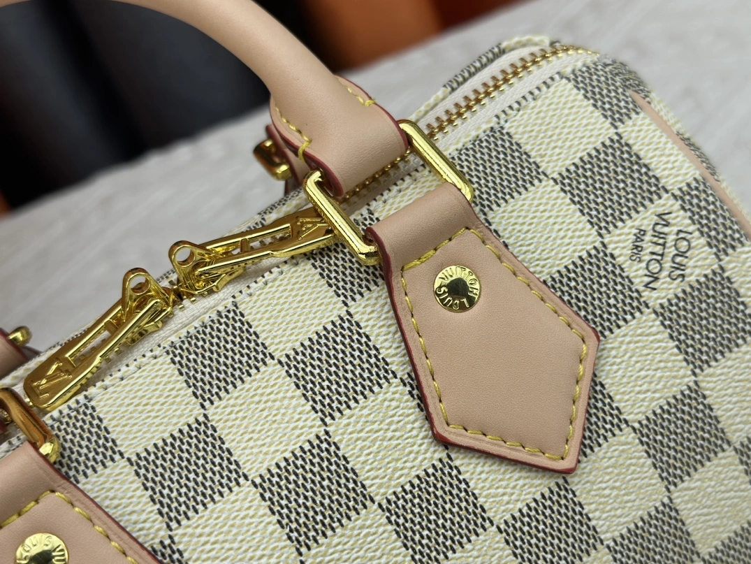 Versatile 8142 Louis Vuitton AAA Quality Handbags For Women - Image 6