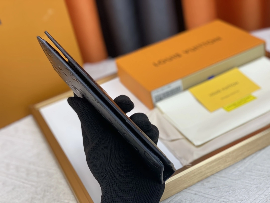 Versatile 8476 Louis Vuitton LV Wallets - Image 4