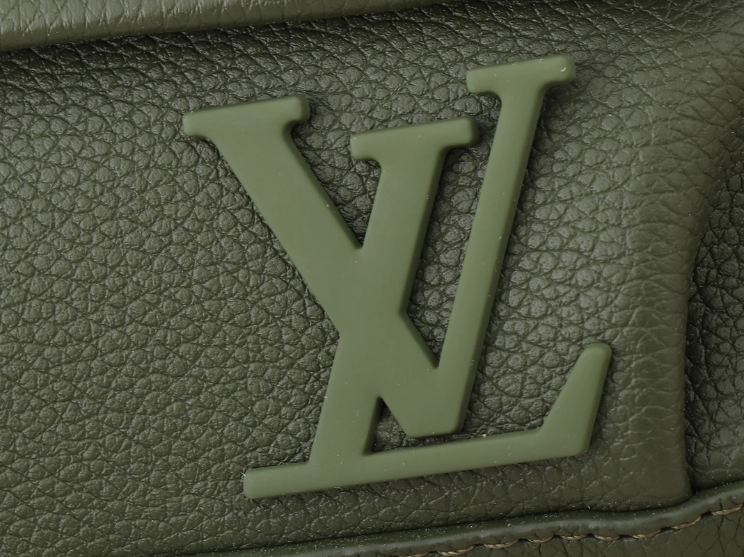 WellDesigned 1900 Louis Vuitton AAA Quality Messenger Bags For Unisex - Image 5