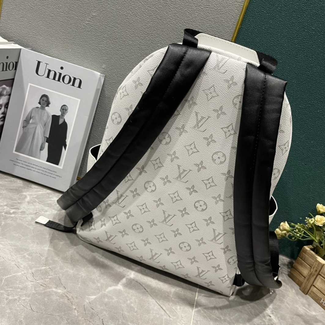 WellDesigned 5633 Louis Vuitton AAA Quality Backpacks For Unisex - Image 3