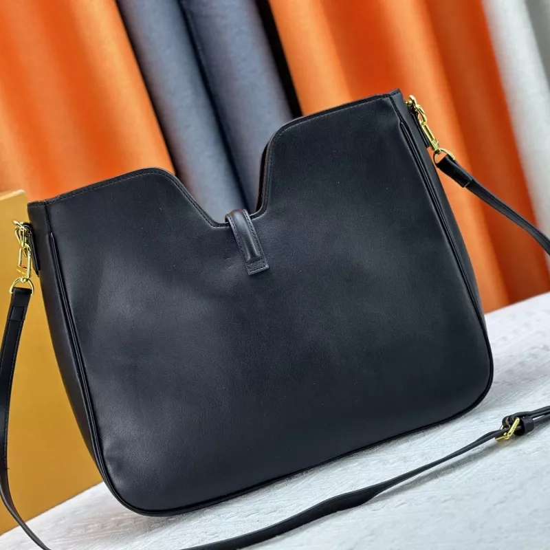 WellDesigned 7095 Louis Vuitton AAA Quality Messenger Bags For Women - Image 3